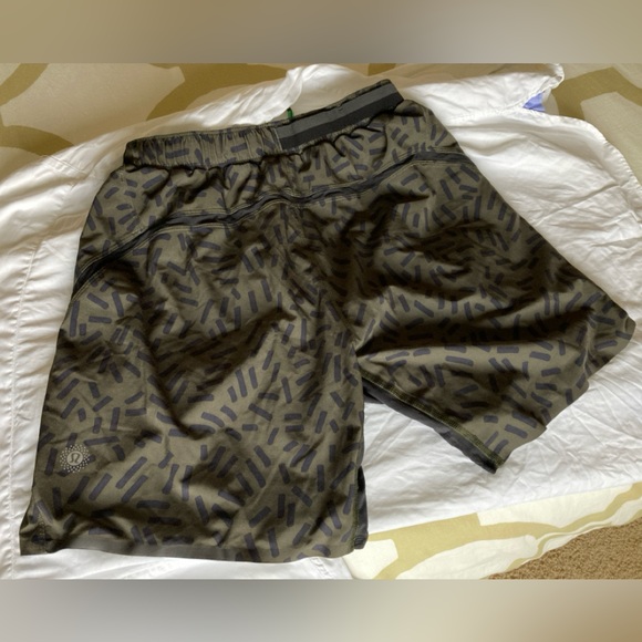 Lululemon lined men shorts - Medium - Picture 3 of 4